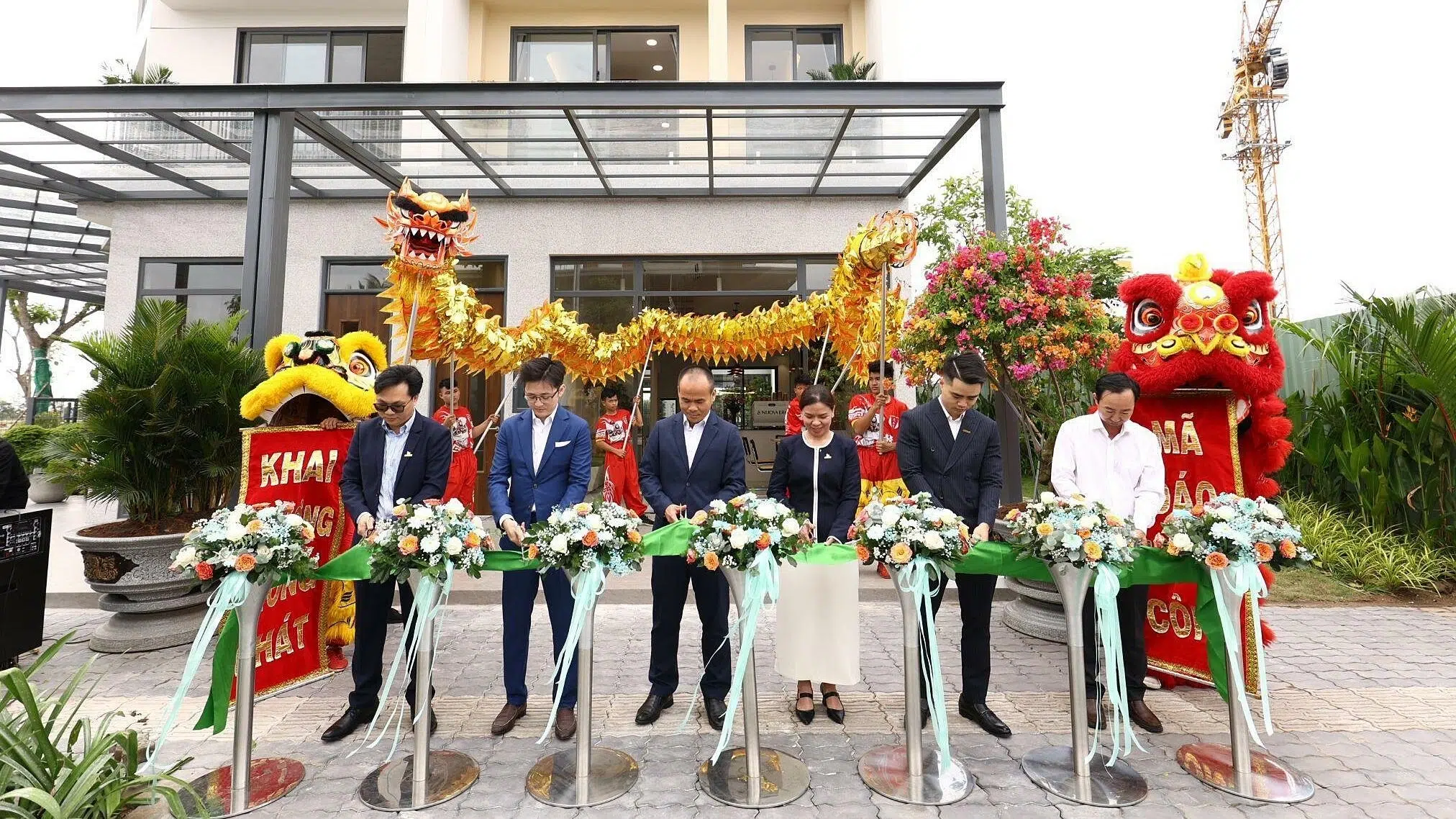 khai trương nhà mẫu la home