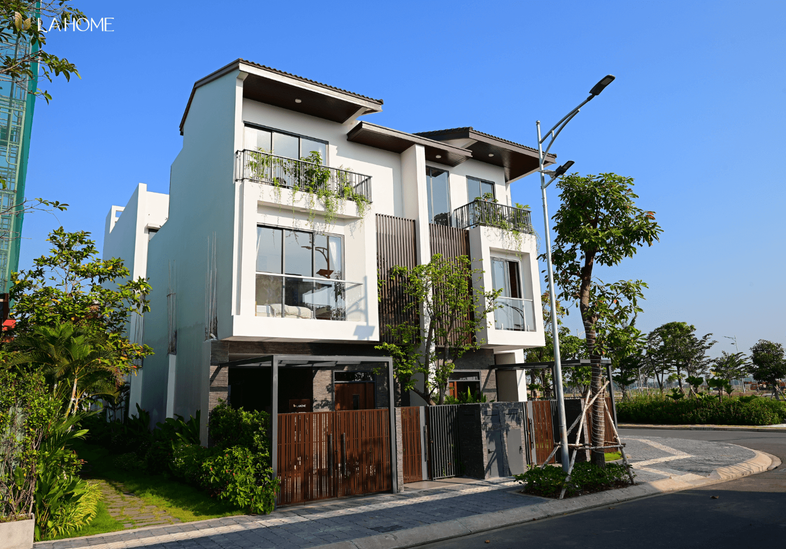 nhà phố liề kề la home